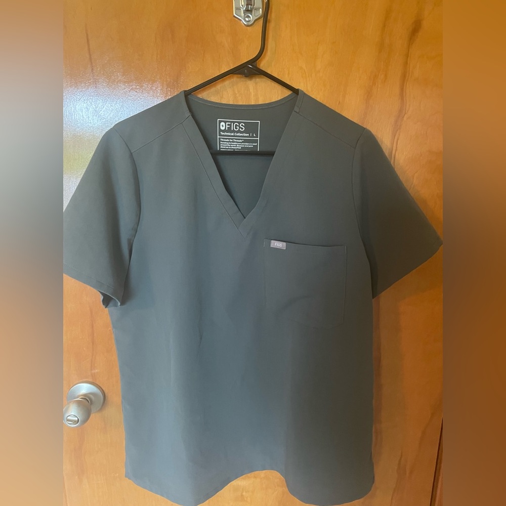 Figs women’s Casma scrub top, size L, color Moss